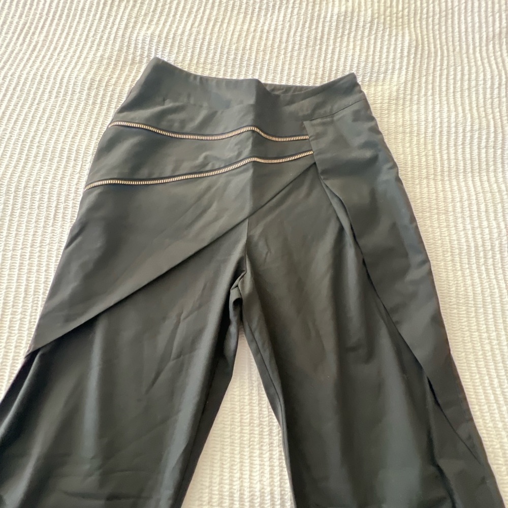 Oblique Creation Chic Black Pants with Gold Zipper Size 00 - Picture 4 of 12
